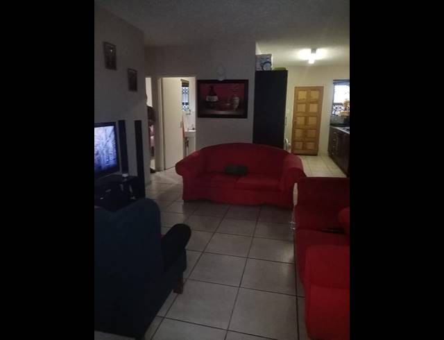 2 BEDROOM APARTMENT FOR SALE IN FLORIDA LAKE